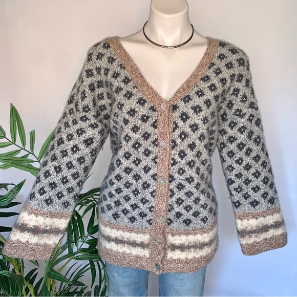 v i n t a g e :: Cozy Geometric Colorblock Granny Wool Knit Cardigan - Picture 10 of 11